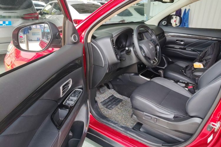 Used Mitsubishi Outlander 2019 2.0L Two-Wheel Drive Comfort Edition 5 Seats China VI Standard Driver Seat