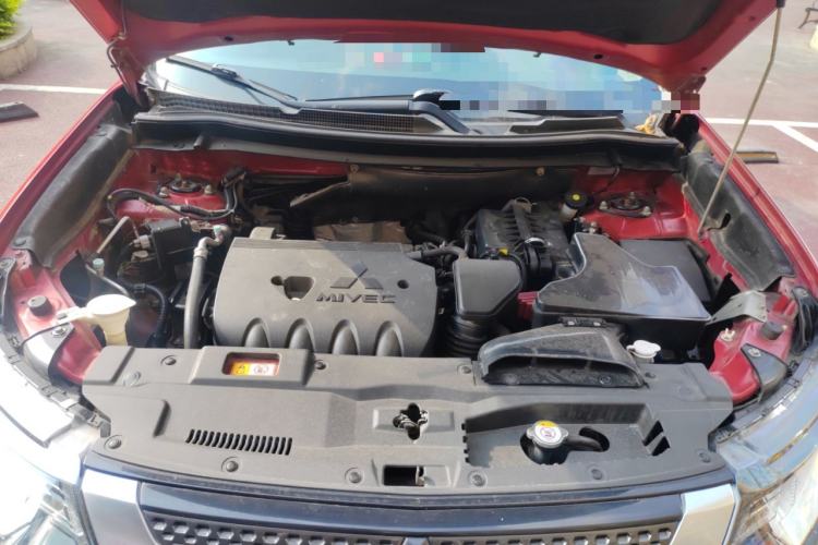 Used Mitsubishi Outlander 2019 2.0L Two-Wheel Drive Comfort Edition 5 Seats China VI Standard Engine Bay