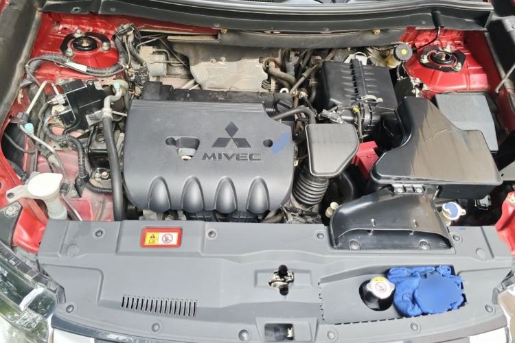 Used Mitsubishi Outlander 2019 2.0L Two-Wheel Drive Comfort Edition 5 Seats China V Standard Engine Bay