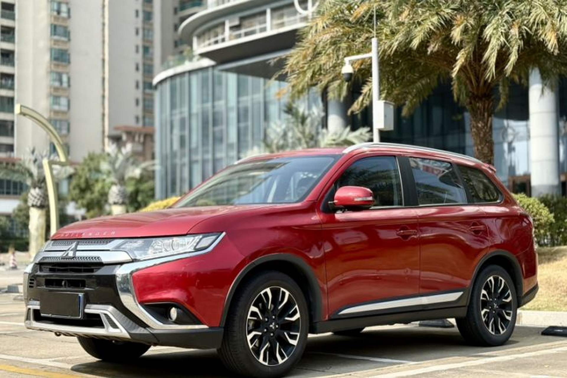 Used Mitsubishi Outlander 2019 2.0L Two-Wheel Drive Comfort Edition 7-Seater China VI Standard Front Left 45 Deg