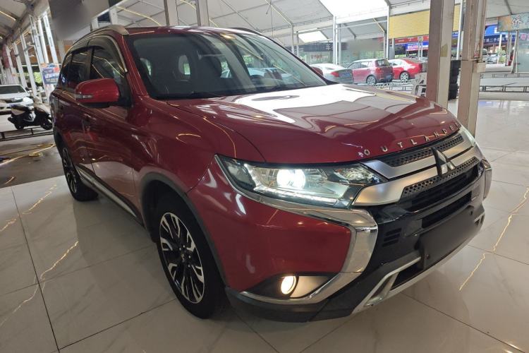 Used Mitsubishi Outlander 2019 2.0L Two-Wheel Drive Comfort Edition 5 Seats China VI Standard Front Right 45 Deg