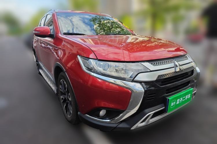 Used Mitsubishi Outlander 2019 2.0L Two-Wheel Drive Comfort Edition 7 Seats China V Emission Standard Front Right 45 Deg