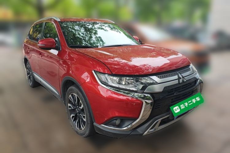 Used Mitsubishi Outlander 2019 2.0L Two-Wheel Drive Comfort Edition 7 Seats China V Emission Standard Front Right 45 Deg