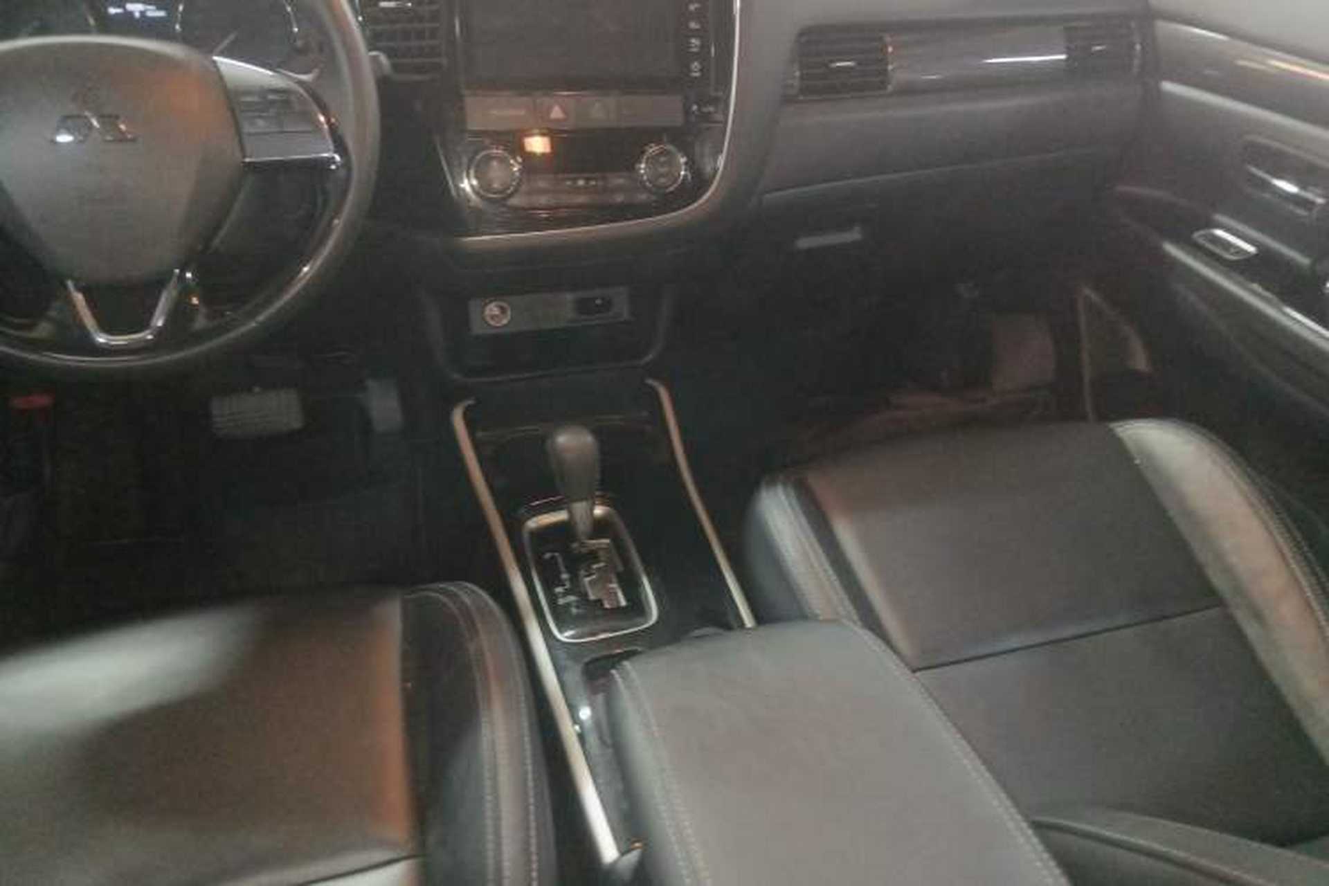 Used Mitsubishi Outlander 2019 2.0L Two-Wheel Drive Comfort Edition 7-Seater China VI Standard Gear Lever