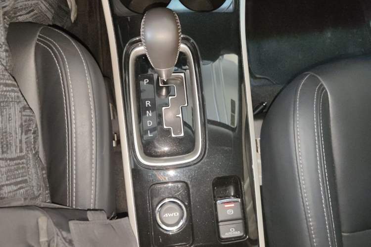 Used Mitsubishi Outlander 2019 2.4L 4x4 Zhi Xiang Edition 5 Seats China VI Standard Gear Lever