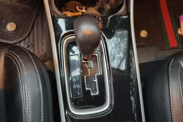 Used Mitsubishi Outlander 2019 2.0L Two-Wheel Drive Comfort Edition 5 Seats China VI Standard Gear Lever