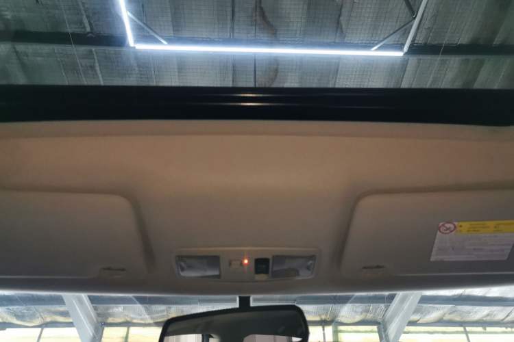Used Mitsubishi Outlander 2019 2.0L Two-Wheel Drive Comfort Edition 5 Seats China VI Standard Headliner