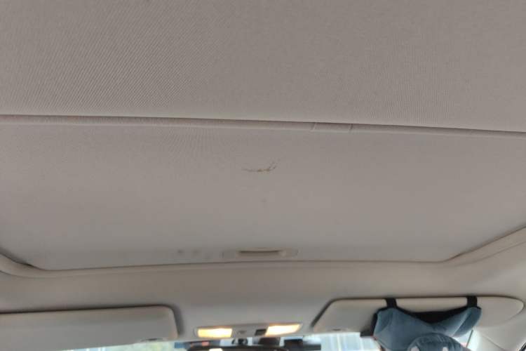 Used Mitsubishi Outlander 2019 2.4L 4x4 Zhi Xiang Edition 5 Seats China VI Standard Headliner