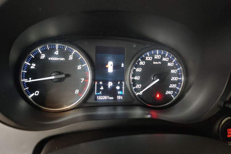 Used Mitsubishi Outlander 2019 2.0L Two-Wheel Drive Comfort Edition 5 Seats China VI Standard Instrument Cluster