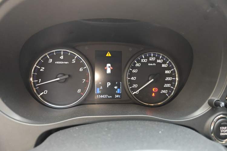 Used Mitsubishi Outlander 2019 2.0L Two-Wheel Drive Comfort Edition 7 Seats China V Emission Standard Instrument Cluster
