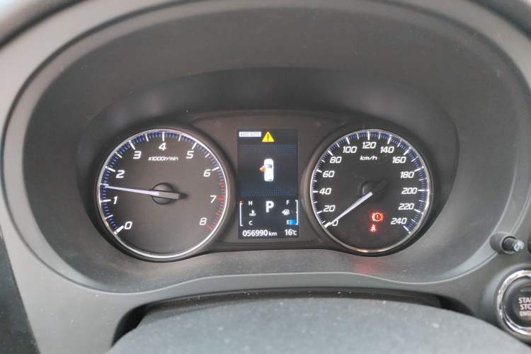 Used Mitsubishi Outlander 2019 2.4L 4x4 Zhi Xiang Edition 5 Seats China VI Standard Instrument Cluster