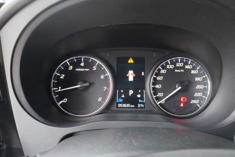 Used Mitsubishi Outlander 2019 2.0L Two-Wheel Drive Comfort Edition 5 Seats China VI Standard Instrument Cluster
