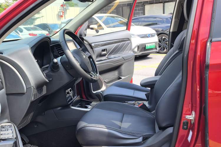 Used Mitsubishi Outlander 2019 2.0L Two-Wheel Drive Comfort Edition 5 Seats China VI Standard Interior 2