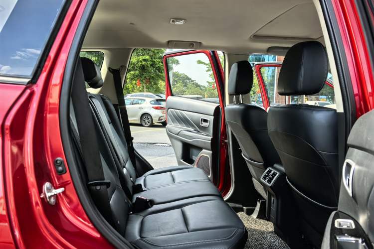 Used Mitsubishi Outlander 2019 2.0L Two-Wheel Drive Comfort Edition 5 Seats China VI Standard Interior 5