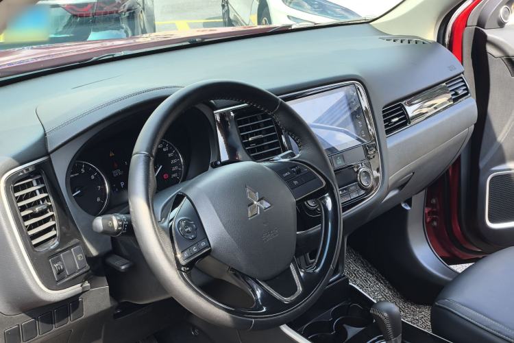 Used Mitsubishi Outlander 2019 2.0L Two-Wheel Drive Comfort Edition 5 Seats China VI Standard Interior 8
