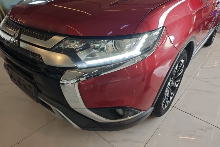 Used Mitsubishi Outlander 2019 2.0L Two-Wheel Drive Comfort Edition 5 Seats China VI Standard Left Front Headlight