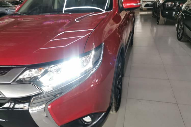Used Mitsubishi Outlander 2019 2.0L Two-Wheel Drive Comfort Edition 5 Seats China VI Standard Left Front Headlight
