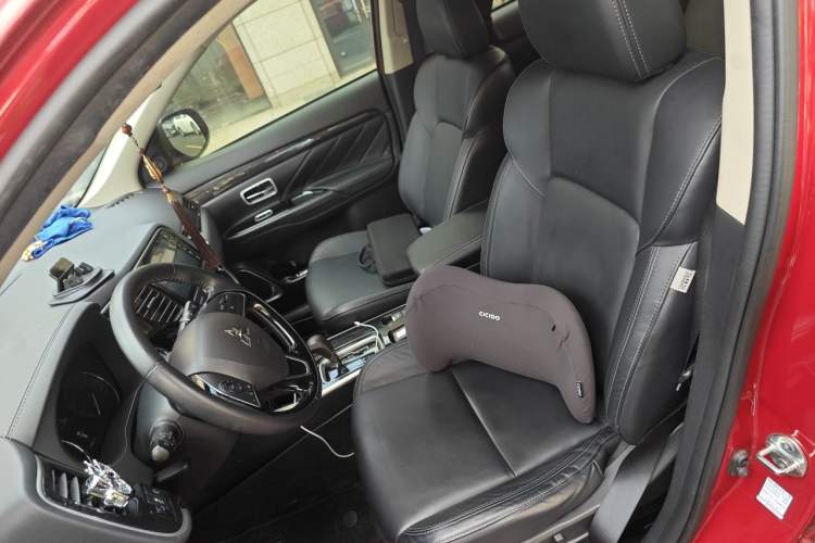 Used Mitsubishi Outlander 2019 2.0L Two-Wheel Drive Comfort Edition 7 Seats China V Emission Standard Left Front Seat