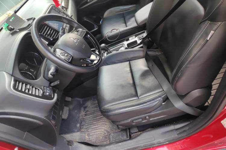 Used Mitsubishi Outlander 2019 2.0L Two-Wheel Drive Comfort Edition 5 Seats China VI Standard Left Front Seat