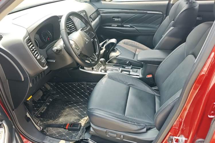 Used Mitsubishi Outlander 2019 2.0L Two-Wheel Drive Comfort Edition 5 Seats China VI Standard Left Front Seat