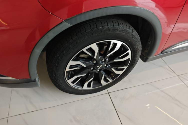Used Mitsubishi Outlander 2019 2.0L Two-Wheel Drive Comfort Edition 5 Seats China VI Standard Left Front Wheel Hub