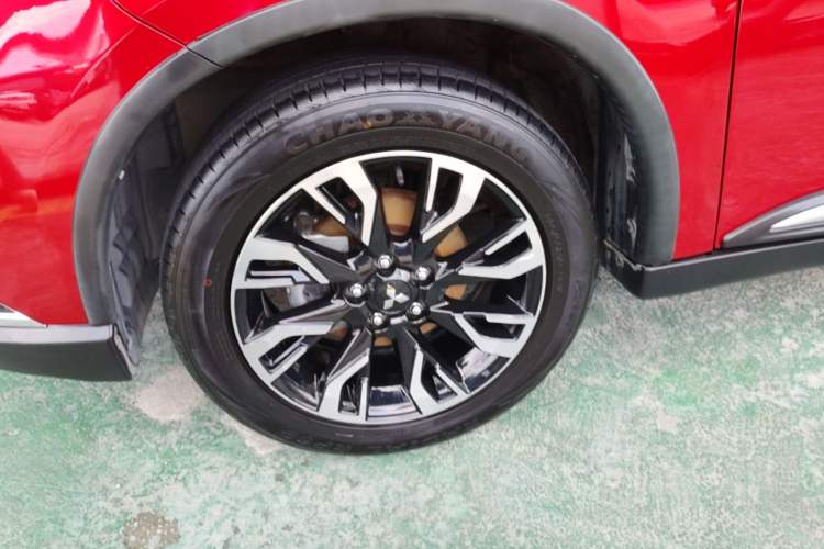Used Mitsubishi Outlander 2019 2.0L Two-Wheel Drive Comfort Edition 5 Seats China VI Standard Left Front Wheel Hub
