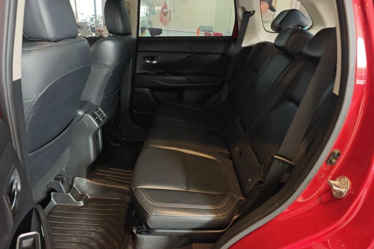 Used Mitsubishi Outlander 2019 2.0L Two-Wheel Drive Comfort Edition 5 Seats China VI Standard Left Rear Seat