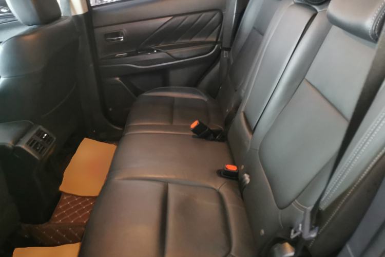 Used Mitsubishi Outlander 2019 2.0L Two-Wheel Drive Comfort Edition 5 Seats China VI Standard Left Rear Seat