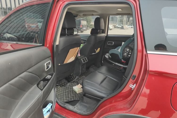Used Mitsubishi Outlander 2019 2.4L 4x4 Zhi Xiang Edition 5 Seats China VI Standard Left Rear Seat