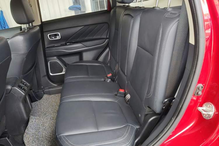 Used Mitsubishi Outlander 2019 2.0L Two-Wheel Drive Comfort Edition 5 Seats China VI Standard Left Rear Seat