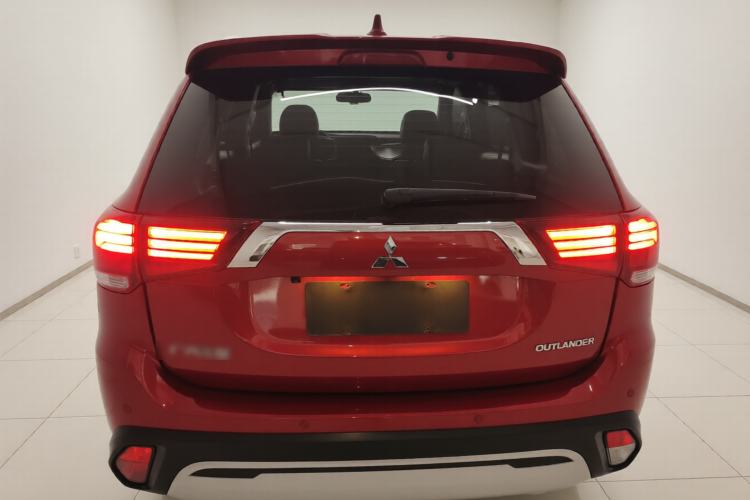 Used Mitsubishi Outlander 2019 2.0L Two-Wheel Drive Comfort Edition 5 Seats China VI Standard Rear