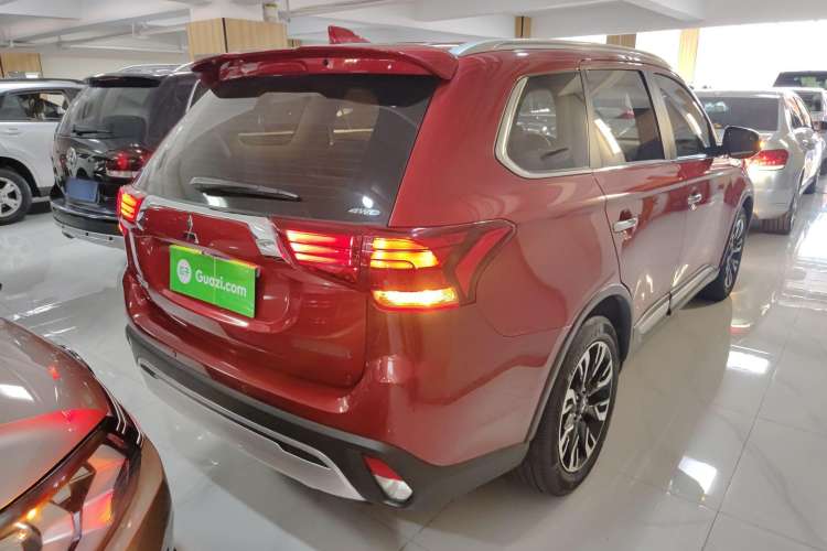 Used Mitsubishi Outlander 2019 2.4L 4x4 Zhi Xiang Edition 5 Seats China VI Standard Rear Right 45 Deg