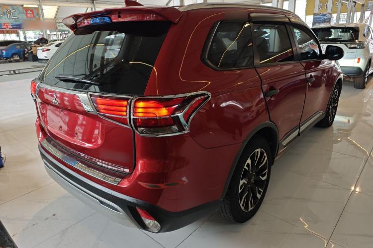 Used Mitsubishi Outlander 2019 2.0L Two-Wheel Drive Comfort Edition 5 Seats China VI Standard Rear Right 45 Deg