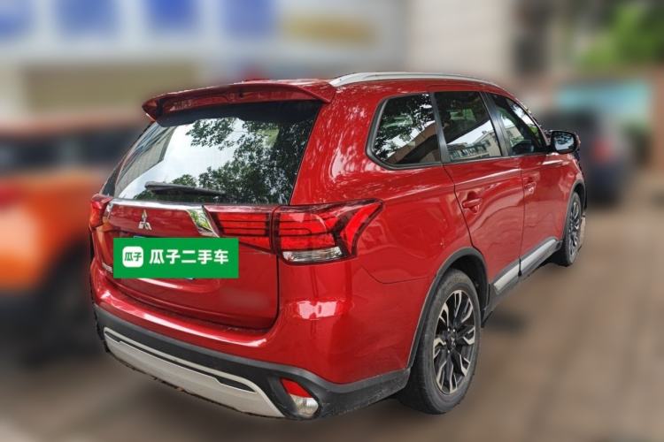 Used Mitsubishi Outlander 2019 2.0L Two-Wheel Drive Comfort Edition 7 Seats China V Emission Standard Rear Right 45 Deg