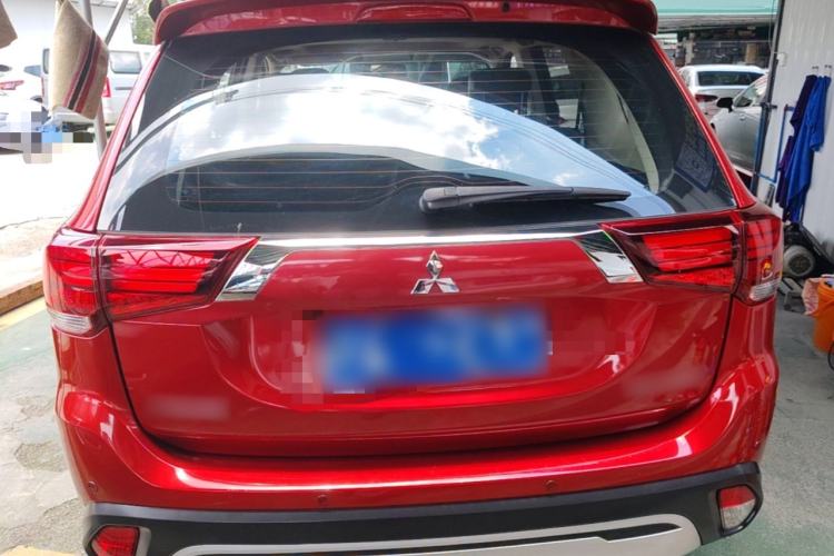 Used Mitsubishi Outlander 2019 2.0L Two-Wheel Drive Comfort Edition 5 Seats China VI Standard Rear