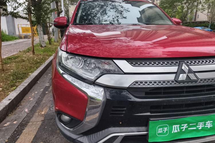 Used Mitsubishi Outlander 2019 2.0L Two-Wheel Drive Comfort Edition 5 Seats China VI Standard Right Front Headlight