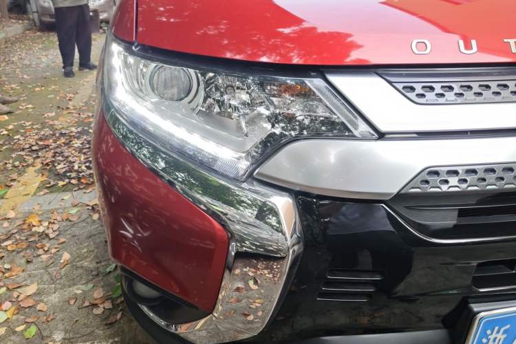 Used Mitsubishi Outlander 2019 2.0L Two-Wheel Drive Comfort Edition 5 Seats China V Standard Right Front Headlight