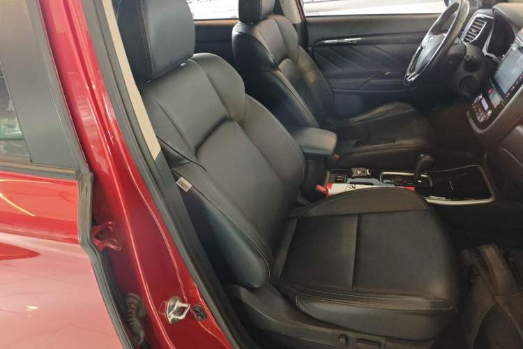 Used Mitsubishi Outlander 2019 2.0L Two-Wheel Drive Comfort Edition 5 Seats China VI Standard Right Front Seat