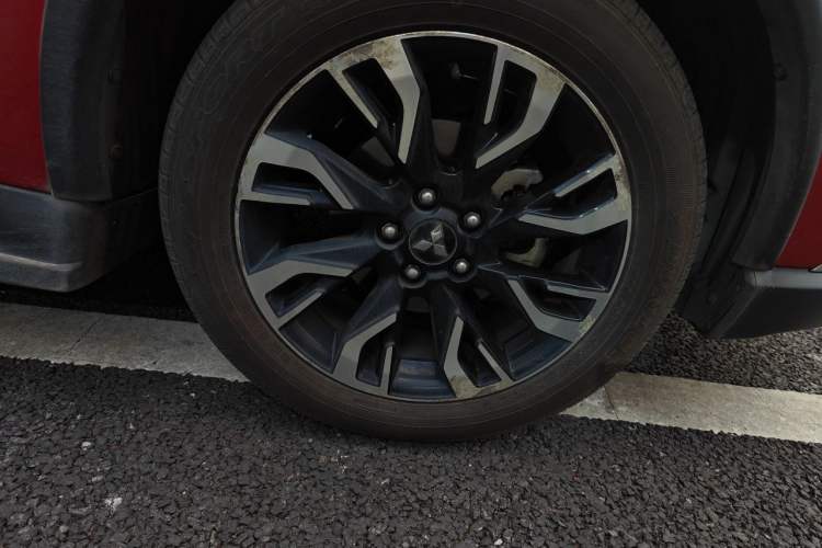 Used Mitsubishi Outlander 2019 2.0L Two-Wheel Drive Comfort Edition 7 Seats China V Emission Standard Right Front Wheel Hub