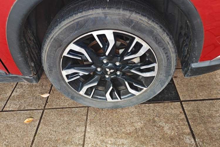 Used Mitsubishi Outlander 2019 2.0L Two-Wheel Drive Comfort Edition 7 Seats China V Emission Standard Right Front Wheel Hub