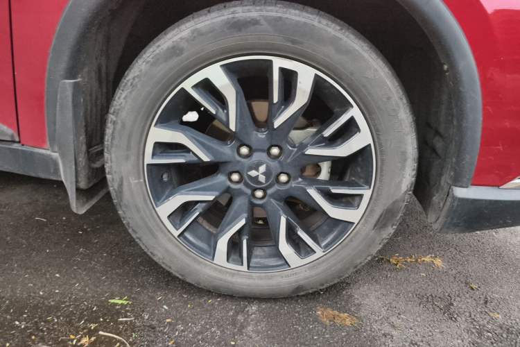 Used Mitsubishi Outlander 2019 2.0L Two-Wheel Drive Comfort Edition 5 Seats China VI Standard Right Front Wheel Hub