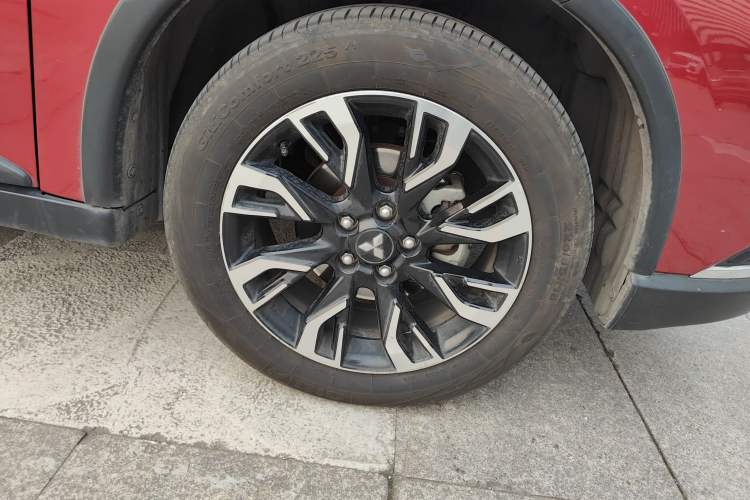 Used Mitsubishi Outlander 2019 2.4L 4x4 Zhi Xiang Edition 5 Seats China VI Standard Right Front Wheel Hub
