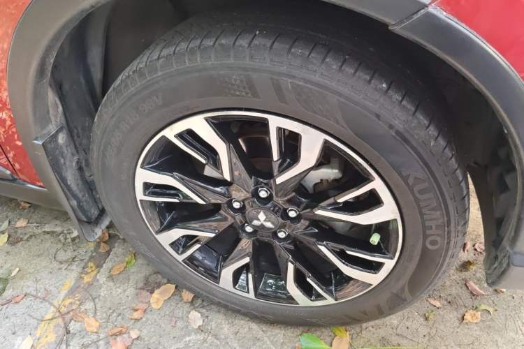Used Mitsubishi Outlander 2019 2.0L Two-Wheel Drive Comfort Edition 5 Seats China V Standard Right Front Wheel Hub