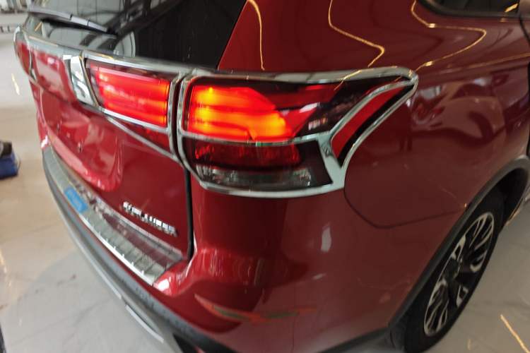 Used Mitsubishi Outlander 2019 2.0L Two-Wheel Drive Comfort Edition 5 Seats China VI Standard Right Rear Taillight