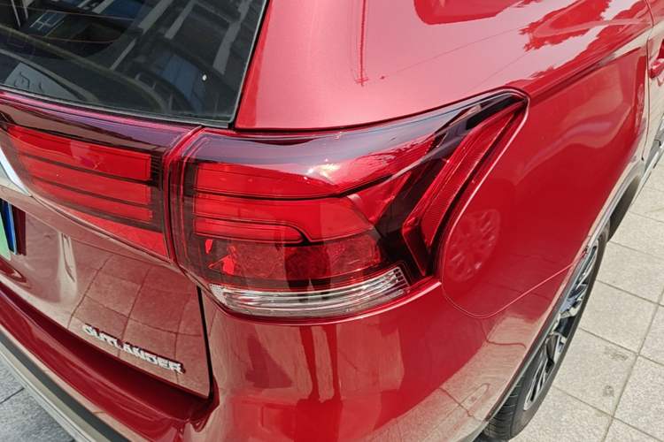 Used Mitsubishi Outlander 2019 2.0L Two-Wheel Drive Comfort Edition 5 Seats China VI Standard Right Rear Taillight