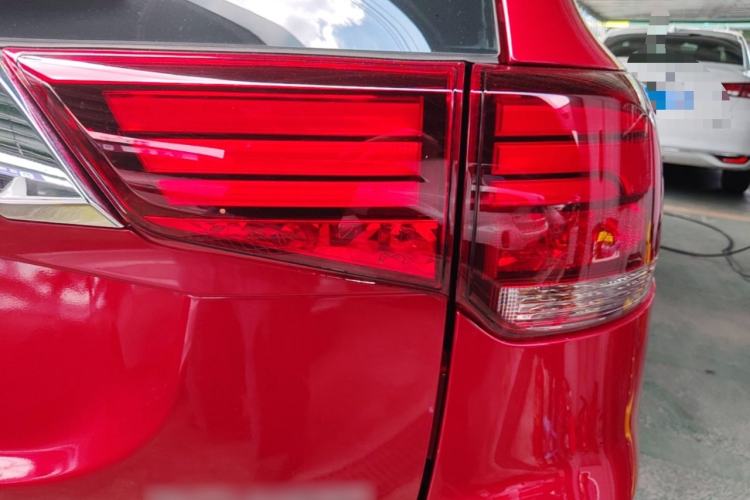 Used Mitsubishi Outlander 2019 2.0L Two-Wheel Drive Comfort Edition 5 Seats China VI Standard Right Rear Taillight