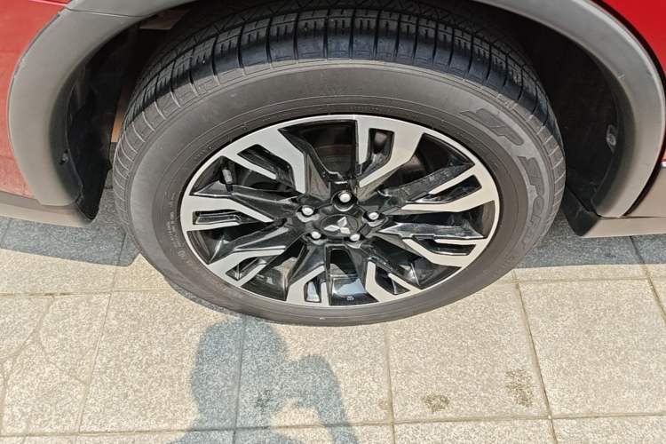 Used Mitsubishi Outlander 2019 2.0L Two-Wheel Drive Comfort Edition 5 Seats China VI Standard Right Rear Wheel Hub