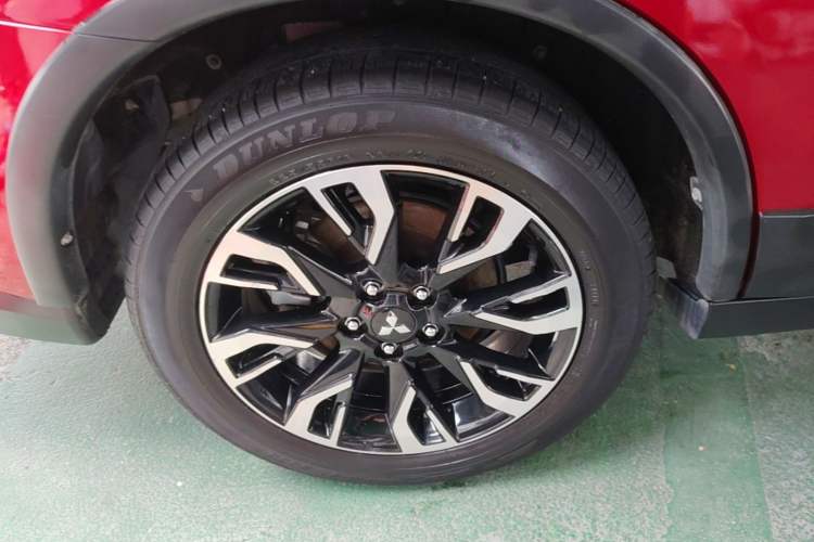 Used Mitsubishi Outlander 2019 2.0L Two-Wheel Drive Comfort Edition 5 Seats China VI Standard Right Rear Wheel Hub