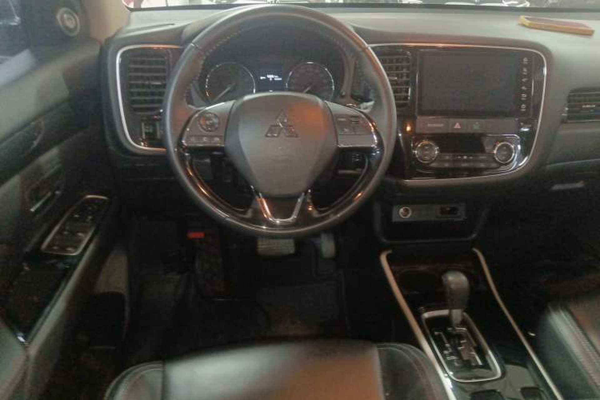 Used Mitsubishi Outlander 2019 2.0L Two-Wheel Drive Comfort Edition 7-Seater China VI Standard Steering Wheel