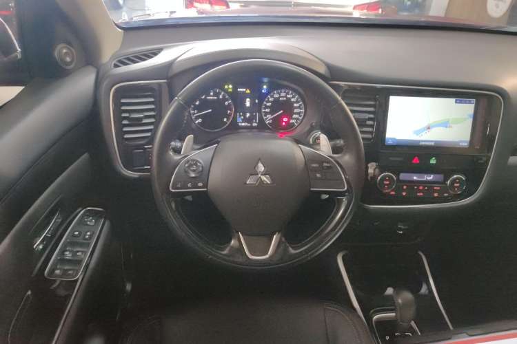 Used Mitsubishi Outlander 2019 2.4L 4x4 Zhi Xiang Edition 5 Seats China VI Standard Steering Wheel